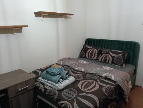 En eller flere senge i et værelse på Spital 3 camere Piață 7 Nov