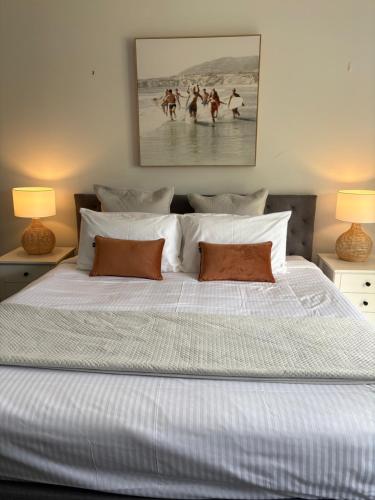 En eller flere senge i et værelse på Bay View - Lounge Lovers