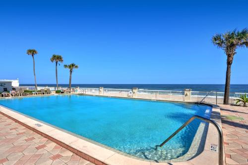 a swimming pool with the ocean in the background at Daytona Beach Resort Condos in Daytona Beach