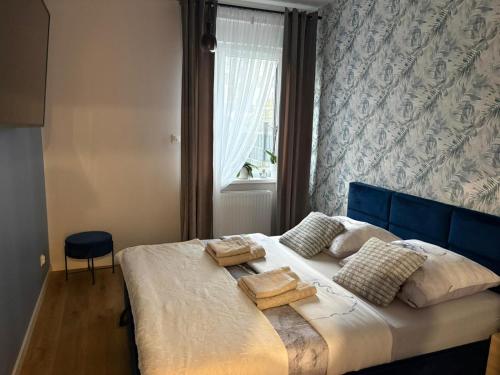 En eller flere senge i et værelse på Apartament na Letniej