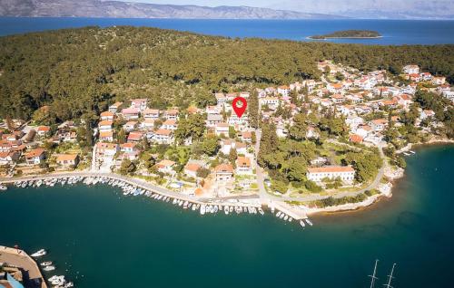 Awesome Apartment In Vrboska With Wifi