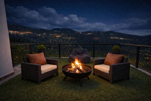 Premium 3 Bedroom Hillside Family Cottage with Mountains View -Murree