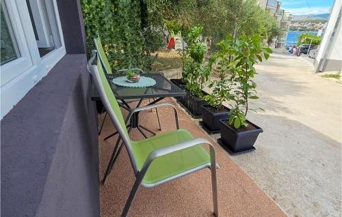 Cozy Apartment In Okrug Gornji With Wifi