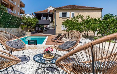 Cozy Apartment In Okrug Gornji With Wifi