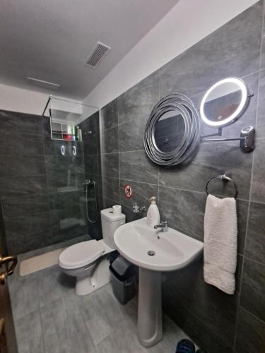 Koupelna v ubytování "Villa 70" Guesthouse