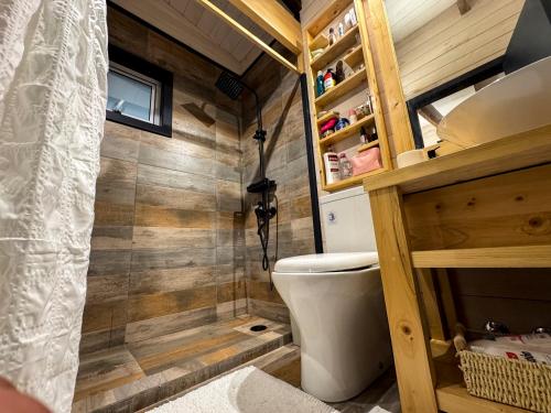 Phòng tắm tại Casa en el Bosque Futrono