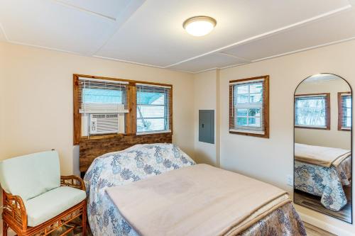 En eller flere senge i et værelse på 3 Mi to Ocean Vero Beach Home with Pool Access!