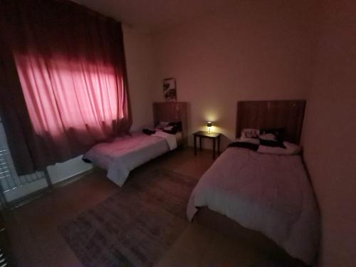 Un pat sau paturi într-o cameră la One bedroom with tow bed