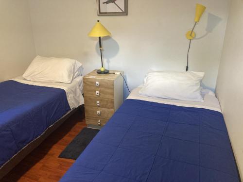 En eller flere senge i et værelse på Hospedaje El Roble, Puerto Varas