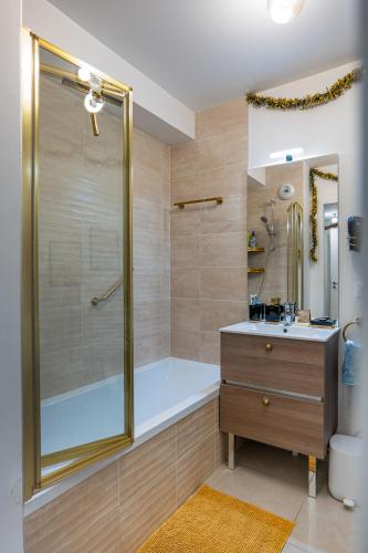 a bathroom with a tub and a sink and a shower at Alpine Arve Get'Away in Cluses