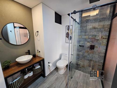 Et badeværelse på Epic Suite 210 Deluxe Aeropuerto