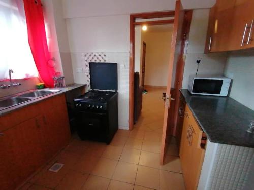 Η κουζίνα ή μικρή κουζίνα στο Maya's 2bedroom Tawan