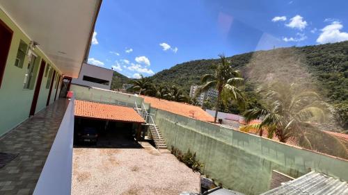 En generel udsigt til bjerge eller udsigt til bjerge taget fra vandrehjemmet