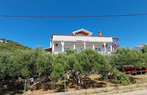 Apartments with parking space Barbat, Rab - 25045
