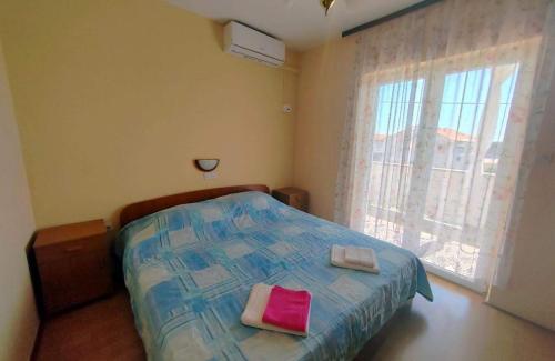Apartments with parking space Barbat, Rab - 25045