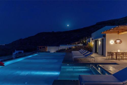 Swimmingpoolen hos eller tæt på Private Villa Houlakia Mikonos