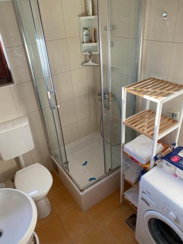 Apartments with parking space Supetar, Brac - 7631