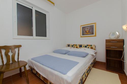 Apartments with parking space Supetar, Brac - 7631
