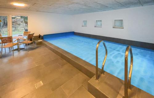 Swimmingpoolen hos eller tæt på Pet Friendly Home In Blåvand With Wifi