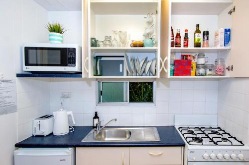 Køkken eller tekøkken på Samford Village One Bed Cabin