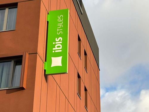Certifikát, hodnocení, plakát nebo jiný dokument vystavený v ubytování ibis Styles Warszawa Airport