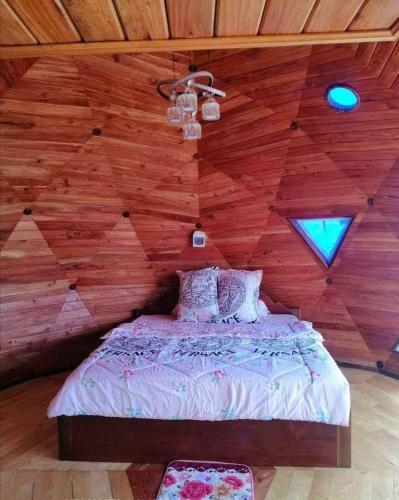 Katil atau katil-katil dalam bilik di Chi Phat River lodge