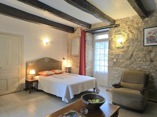 Postel nebo postele na pokoji v ubytování Maison de campagne avec WiFi et parking pour 5 personnes - FR-1-616-125