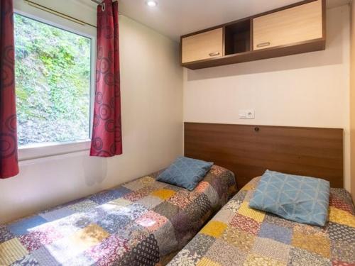 Postel nebo postele na pokoji v ubytování Mobil home 6 pers avec terrasse à Fenouillet - API-1-52-314
