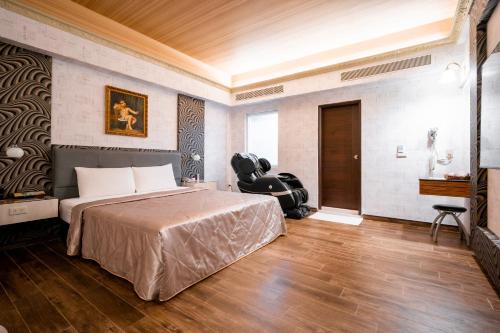 En eller flere senge i et værelse på Holland Village Motel