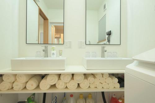 a bathroom with two sinks and two mirrors at Peace and Harmony House Rongsheng in Nagoya
