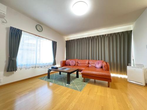 a living room with a couch and a coffee table at 松江の里東津田店 in Matsue