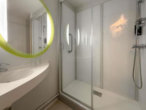 Et badeværelse på ibis Rennes Beaulieu