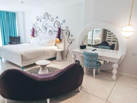 Postel nebo postele na pokoji v ubytování Dash Resort Langkawi