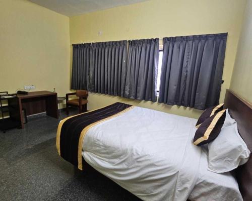 Giường trong phòng chung tại POP 84155F The Pride