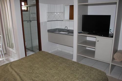 Televízia a/alebo spoločenská miestnosť v ubytovaní Pousada Canto do Sabiá - Pirenópolis