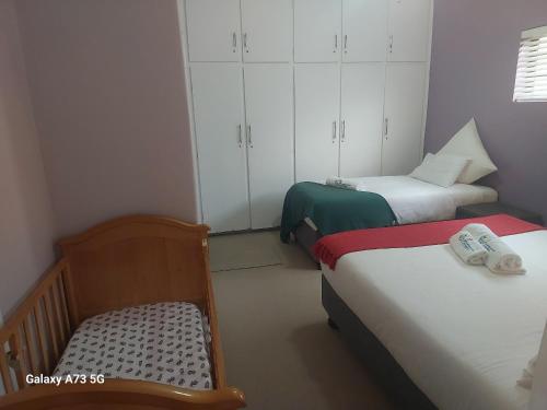 En eller flere senge i et værelse på Clearview Estuary Apartment 3