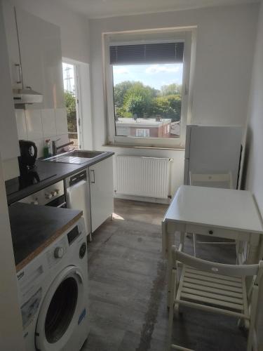 Afbeelding uit fotogalerij van Ganze Wohnung mit privatem Balkon in Gelsenkirchen