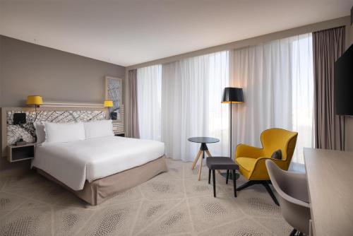 Postel nebo postele na pokoji v ubytování Hilton Garden Inn Bordeaux Centre