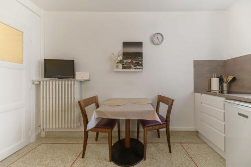 Køkken eller tekøkken på Le Dome - Appartement Cosy en centre ville avec parking