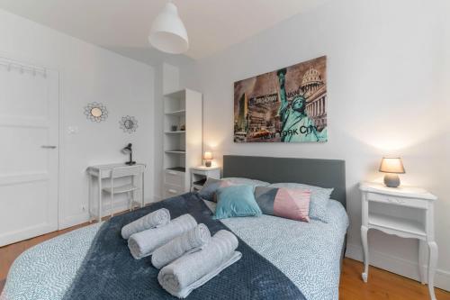 En eller flere senge i et værelse på Le Dome - Appartement Cosy en centre ville avec parking