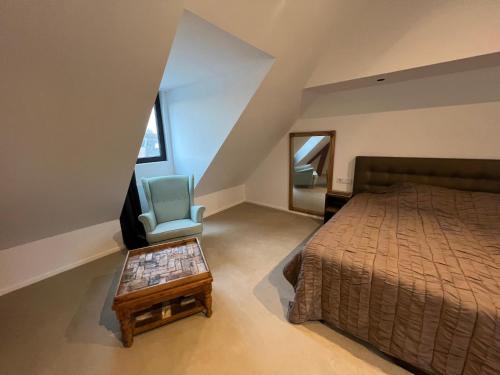 En eller flere senge i et værelse på Hotel Aardenburg