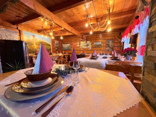 Restaurant o un lloc per menjar a Pension Aja