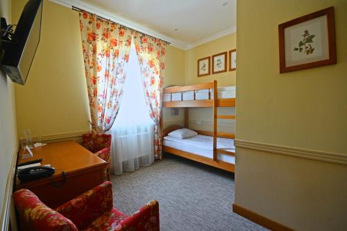 Ліжко або ліжка в номері Premier Hotel Pochaiv
