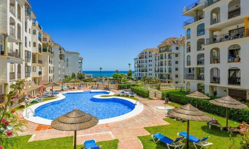 Sea Views Apartment with Terrace and Pools