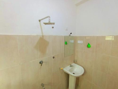 Phòng tắm tại Abhilashi Guest house