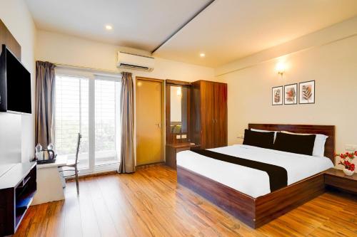 En eller flere senge i et værelse på Super Townhouse Whitefield Bangalore