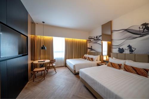 Postel nebo postele na pokoji v ubytování Grand Zuri Malioboro