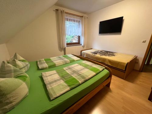 Postel nebo postele na pokoji v ubytování Ferienwohnungen Wiedemann WE 4