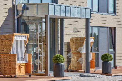 a group of wicker chairs in a store window at Ostsee-Strandhaus-Holnis in Glücksburg