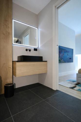 Cavour Suites 31 1BR in Heritage Building with Parking, Old Town Olbia photo 2